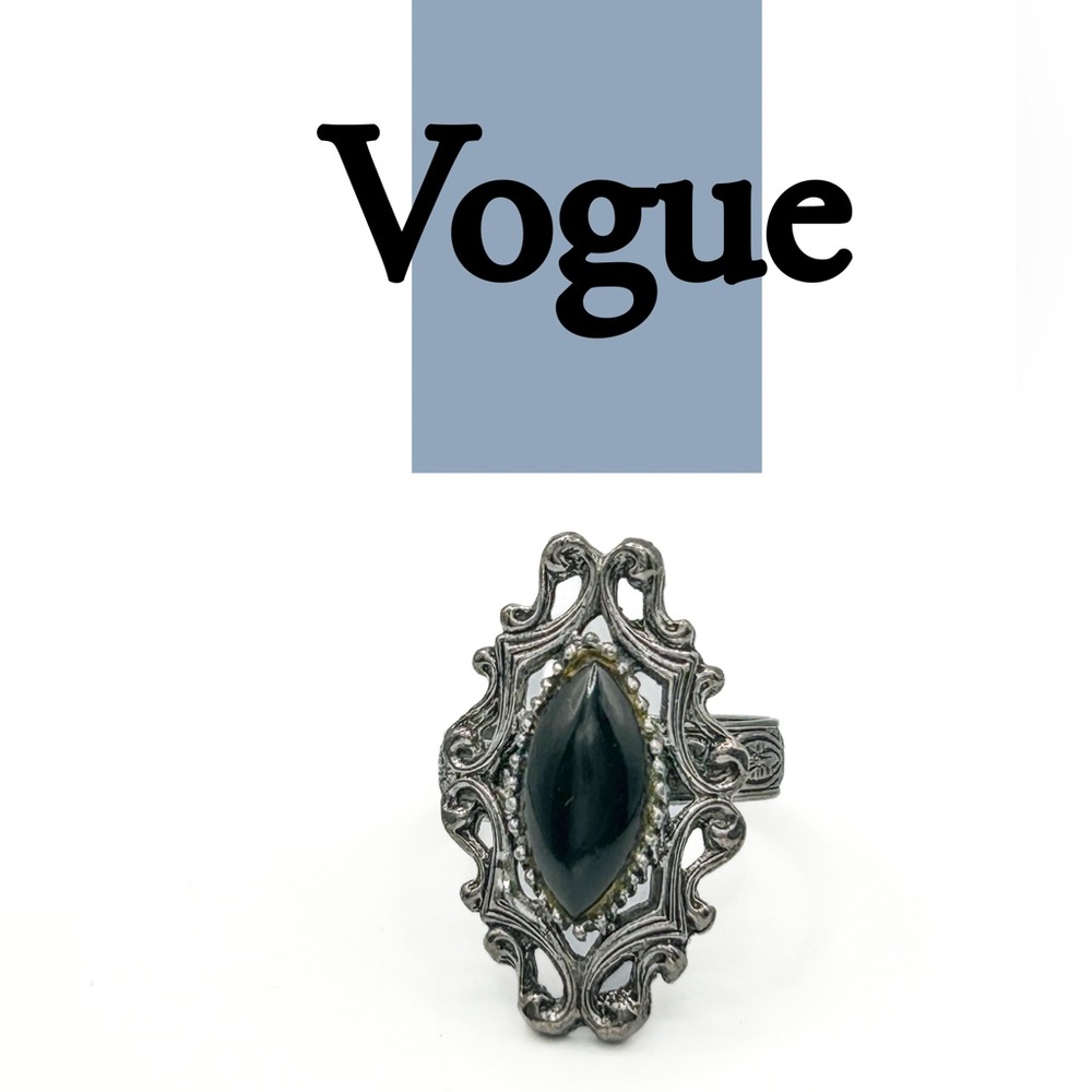 Vintage Vogue Elegant Black and Silver Women's Ring